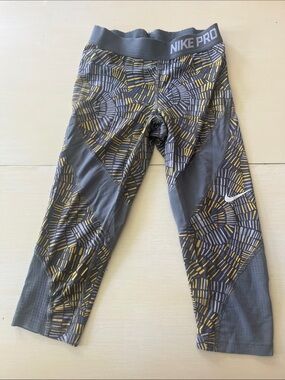 Nike Kids Gray & Yellow Patterned Athletic cropped Leggings